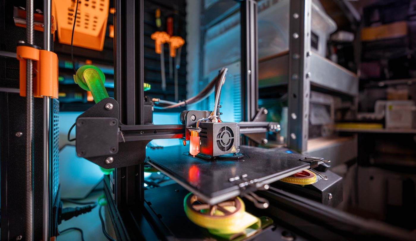 Impresora 3D en funcionamiento, imagen referencial